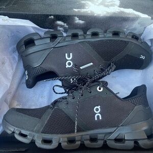 Oncloud cloudflyer waterproof 7.5 - WORN ONCE